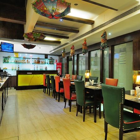 Crossroads Hotel คูร์เคาน์ ภายนอก รูปภาพ