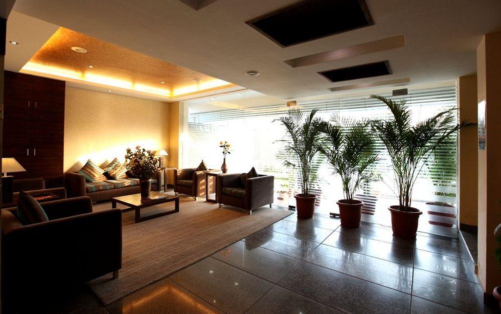Crossroads Hotel คูร์เคาน์ ภายนอก รูปภาพ