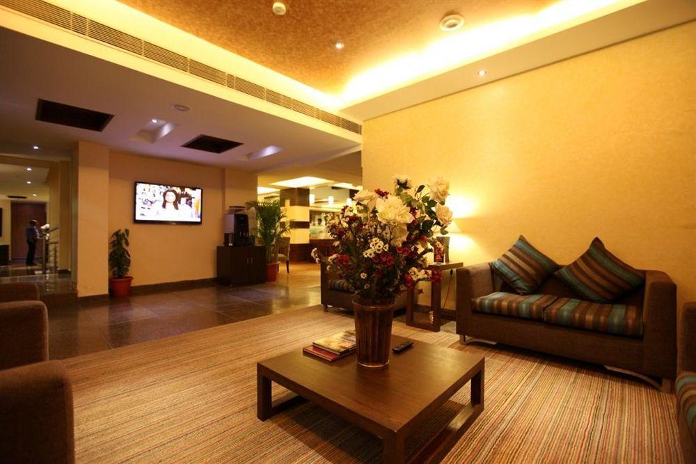 Crossroads Hotel คูร์เคาน์ ภายนอก รูปภาพ