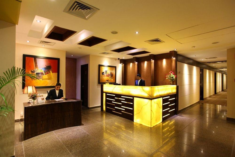 Crossroads Hotel คูร์เคาน์ ภายนอก รูปภาพ
