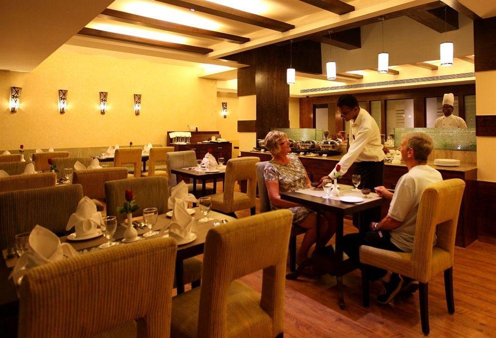 Crossroads Hotel คูร์เคาน์ ภายนอก รูปภาพ