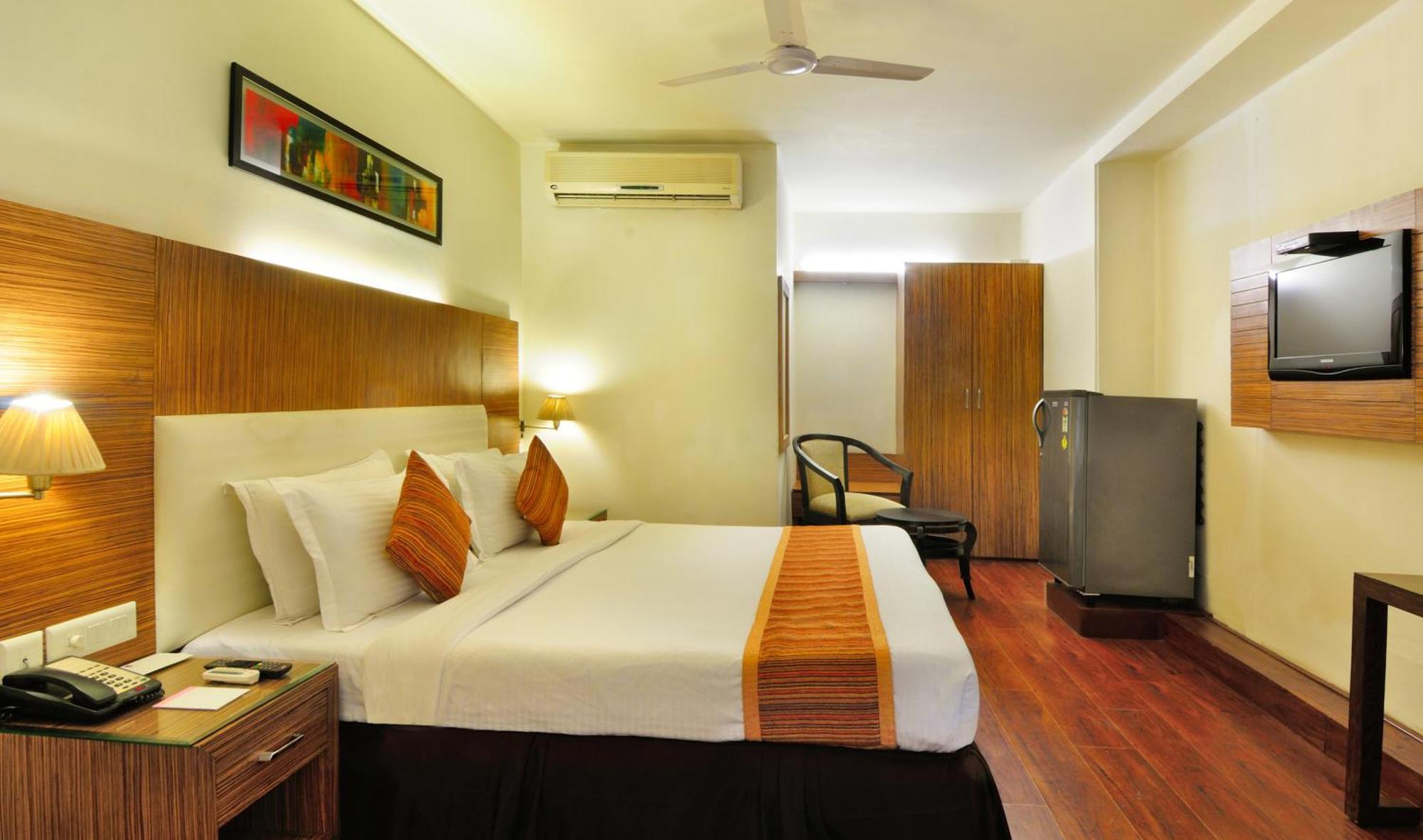 Crossroads Hotel คูร์เคาน์ ภายนอก รูปภาพ