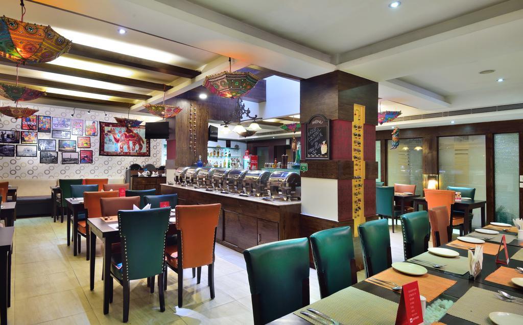 Crossroads Hotel คูร์เคาน์ ภายนอก รูปภาพ