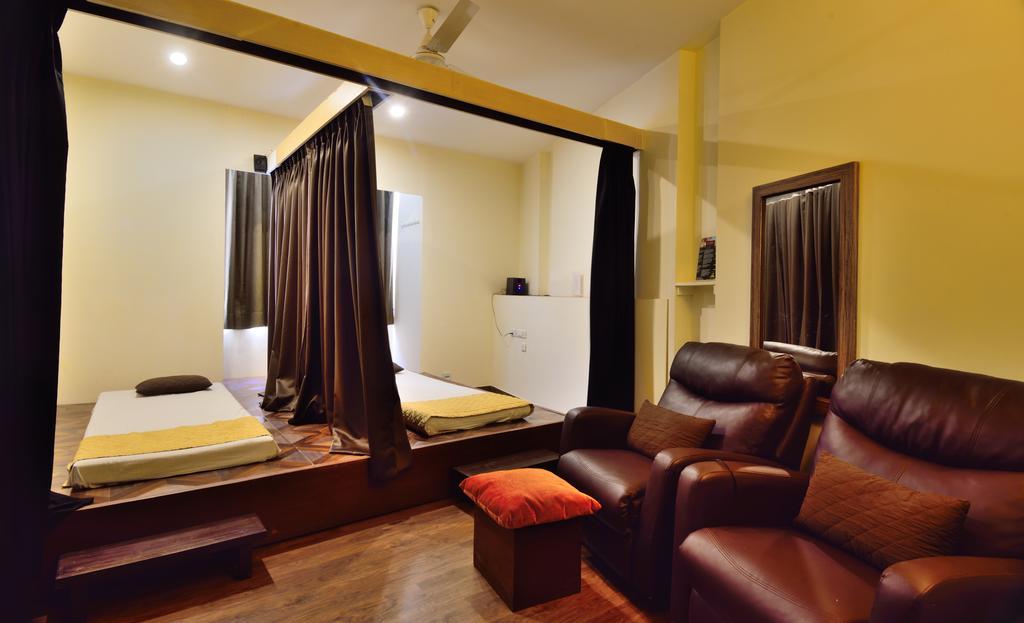 Crossroads Hotel คูร์เคาน์ ภายนอก รูปภาพ