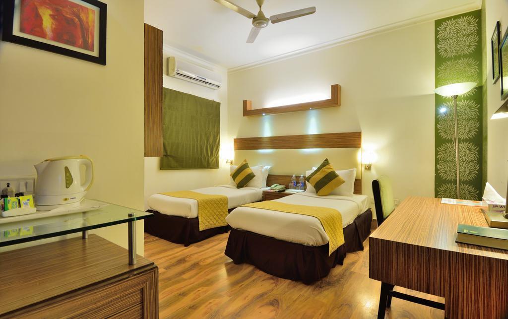 Crossroads Hotel คูร์เคาน์ ภายนอก รูปภาพ