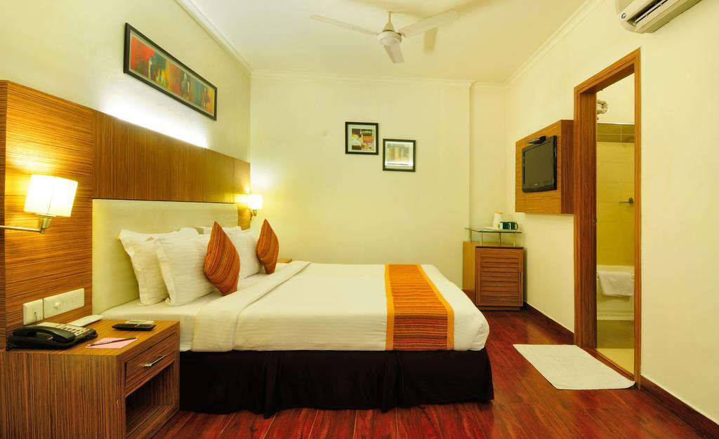 Crossroads Hotel คูร์เคาน์ ภายนอก รูปภาพ