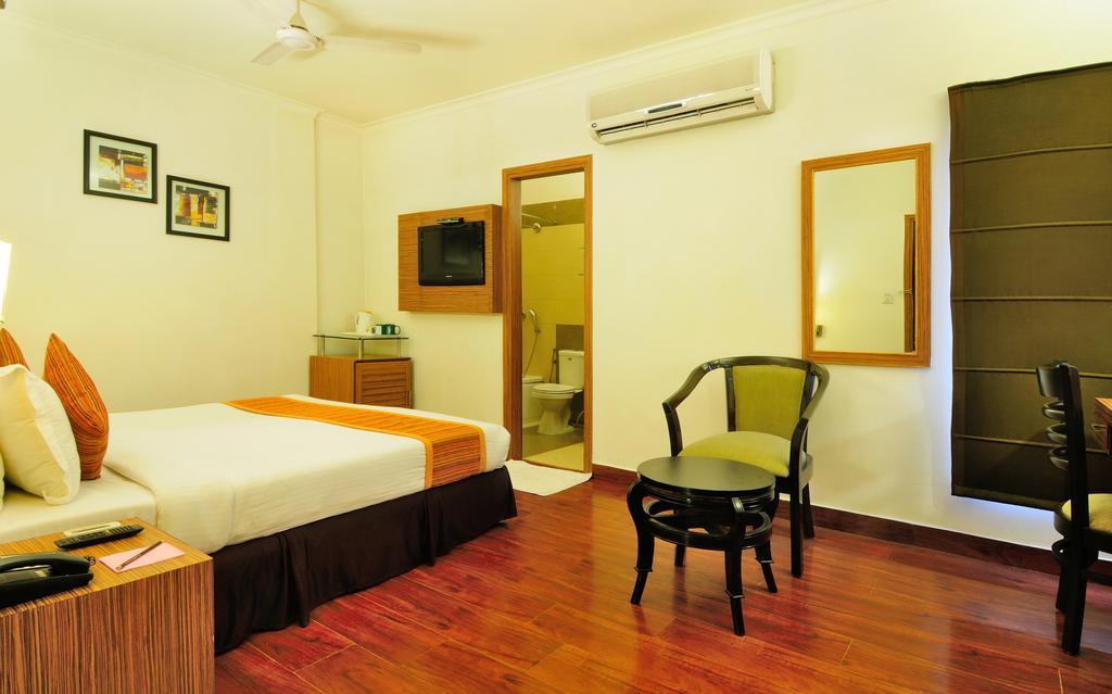 Crossroads Hotel คูร์เคาน์ ภายนอก รูปภาพ