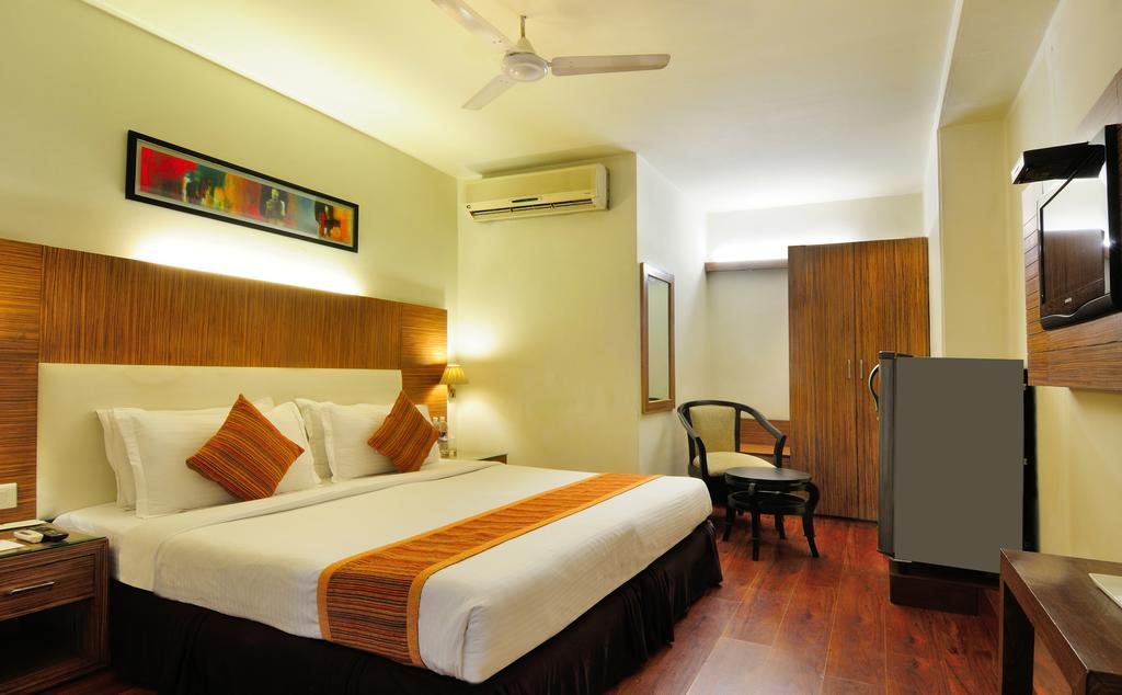 Crossroads Hotel คูร์เคาน์ ภายนอก รูปภาพ