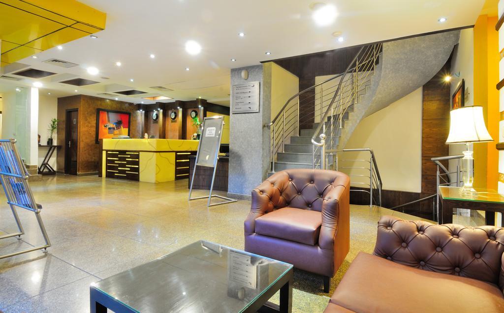 Crossroads Hotel คูร์เคาน์ ภายนอก รูปภาพ
