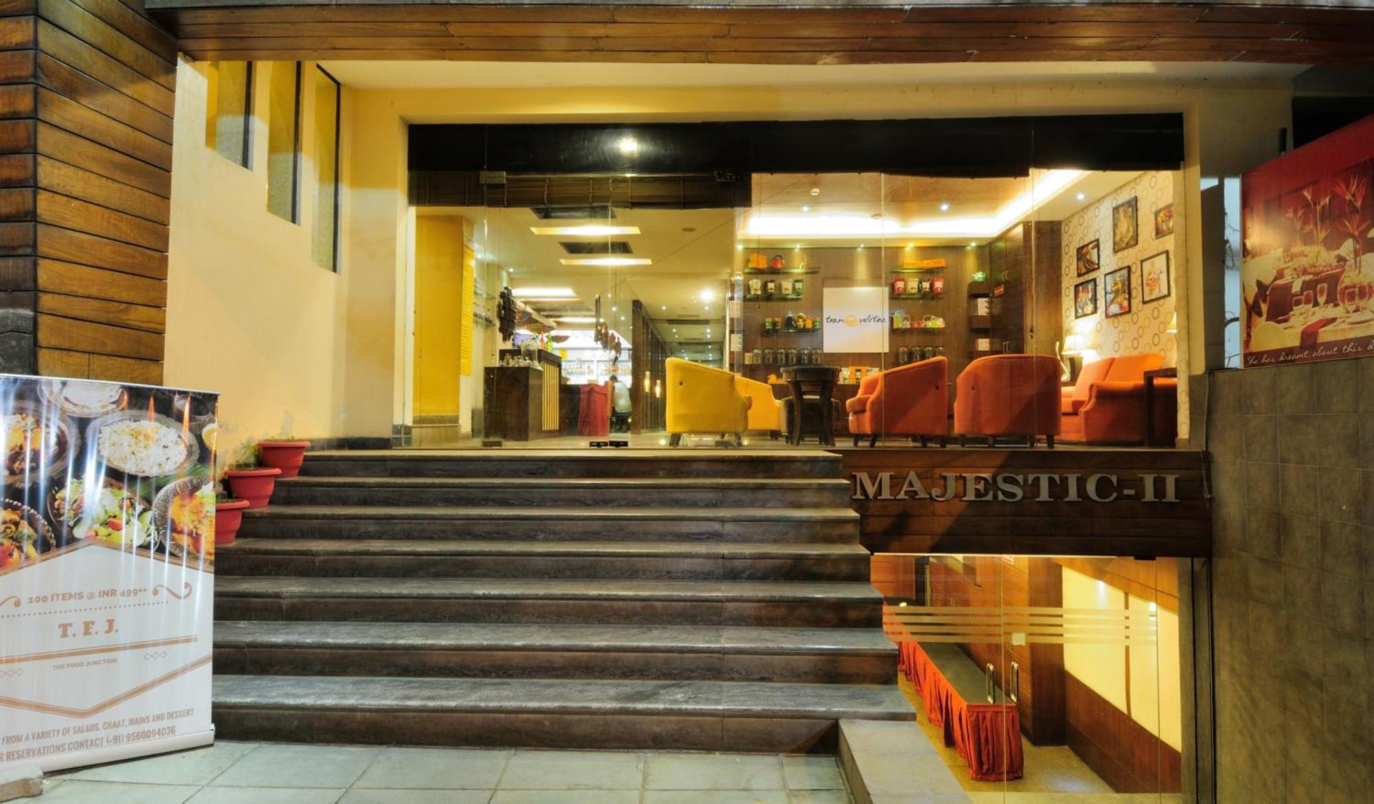 Crossroads Hotel คูร์เคาน์ ภายนอก รูปภาพ