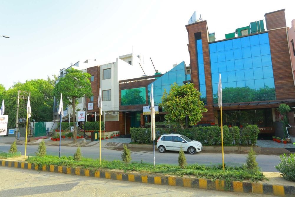 Crossroads Hotel คูร์เคาน์ ภายนอก รูปภาพ