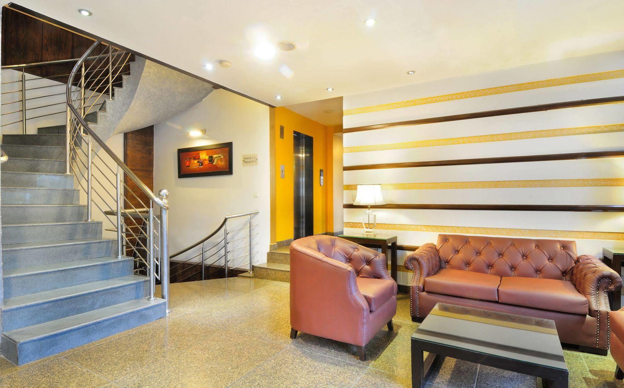 Crossroads Hotel คูร์เคาน์ ภายนอก รูปภาพ