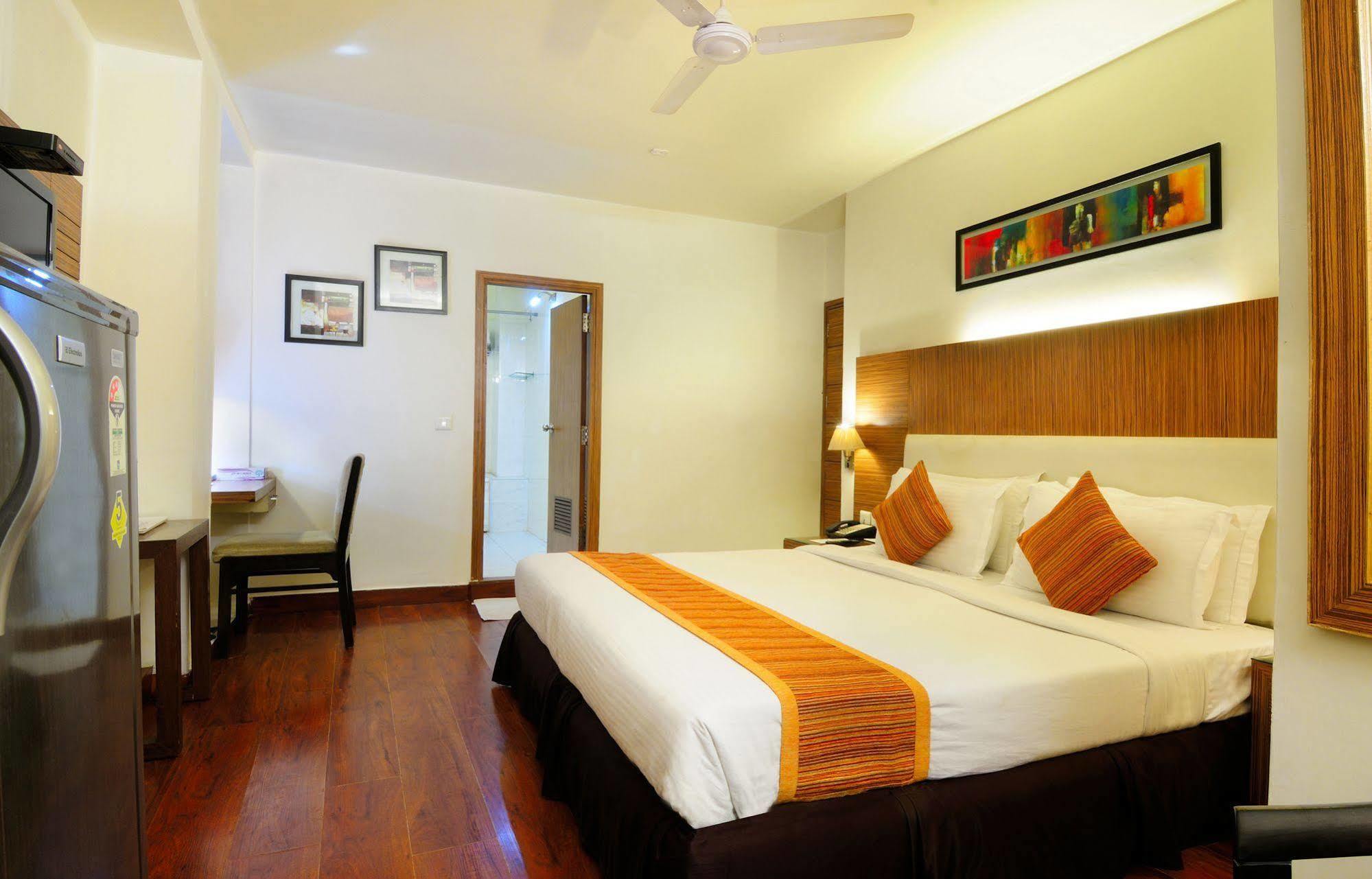 Crossroads Hotel คูร์เคาน์ ภายนอก รูปภาพ