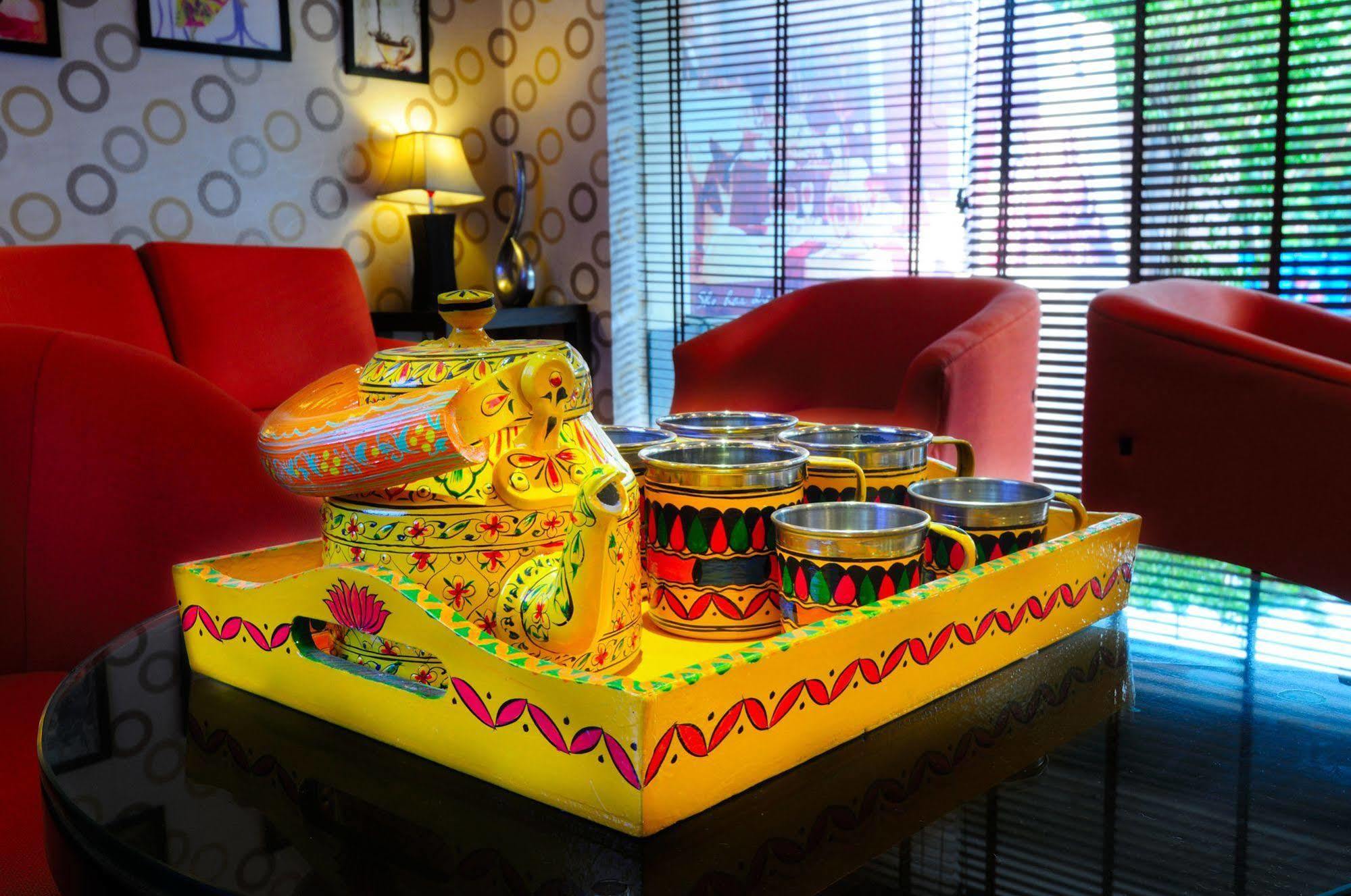 Crossroads Hotel คูร์เคาน์ ภายนอก รูปภาพ