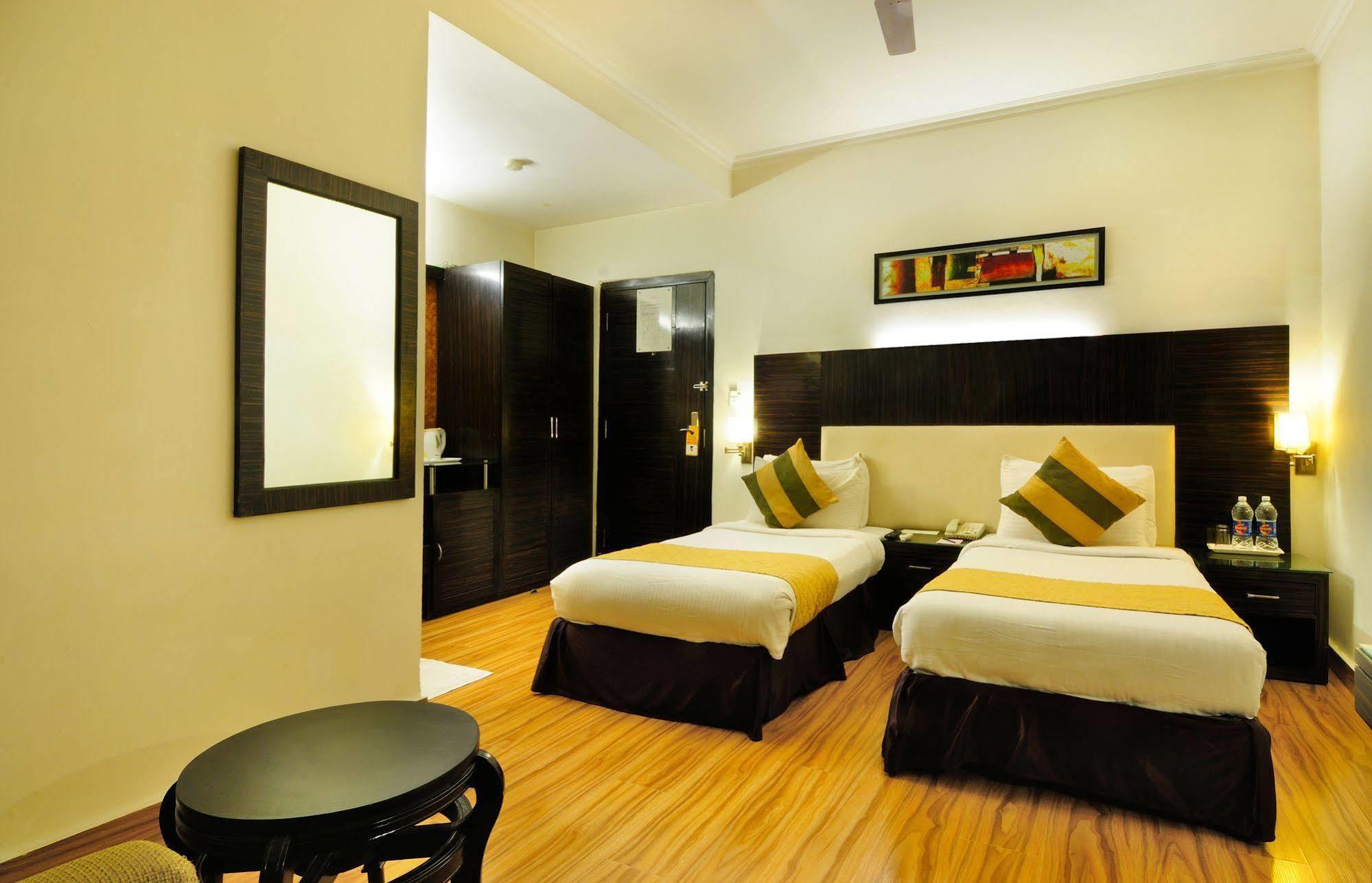 Crossroads Hotel คูร์เคาน์ ภายนอก รูปภาพ