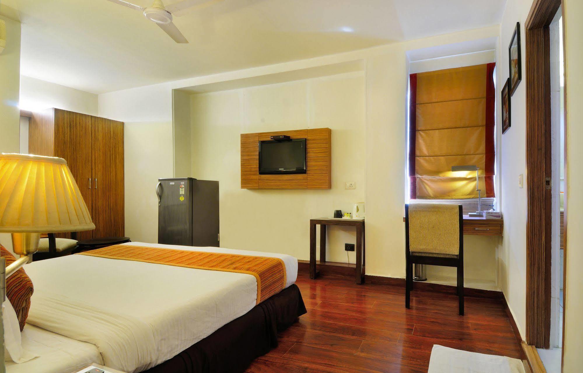 Crossroads Hotel คูร์เคาน์ ภายนอก รูปภาพ